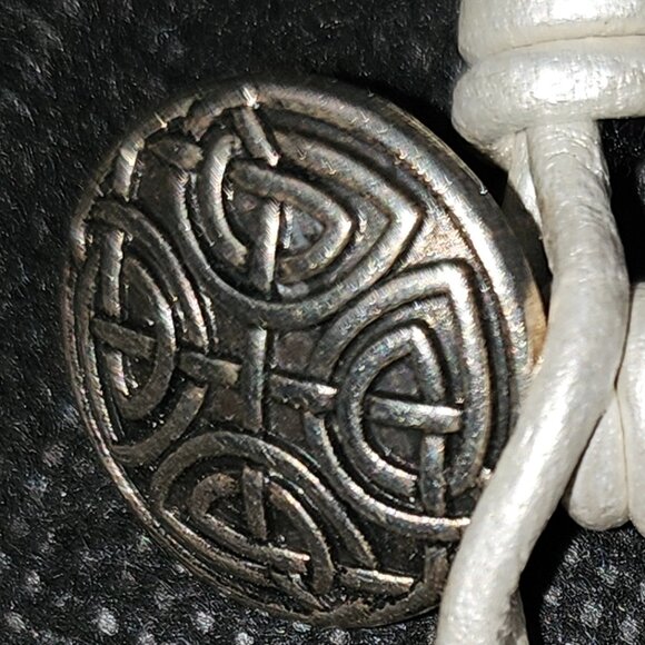 Bracelet with Rhinestones Set in Black Beads with White Tie and Turtle Charm - Picture 9 of 9